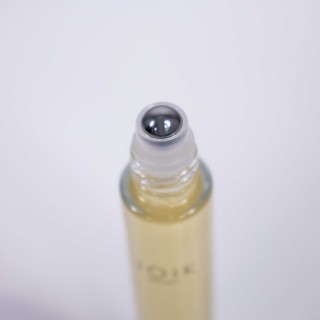 Dziļi mitrinošs un mīkstinošs acu zonas serums “Hydrating & Smoothing Roll-on Eye Serum”