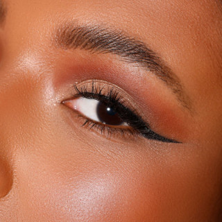 YOUNGBLOOD presēto minerālo acu ēnu palete “Pressed Mineral Eyeshadow Quad“
